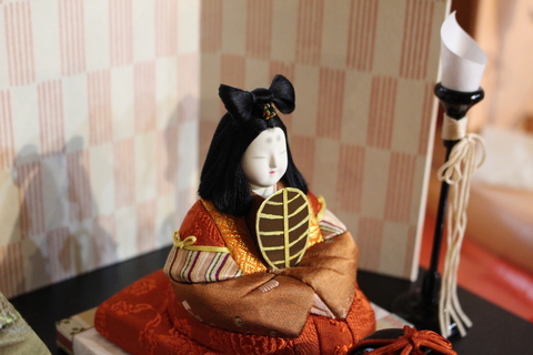 江戸木目込み人形職人仲間の作品。高級木目込み人形ケース人形飾りです。