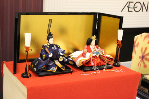 岡崎イオンに粟生人形の雛人形、期間限定展示１月24日～1月26日・イオンモール西武百貨店方面に展示